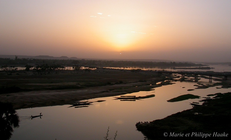 Fleuve Niger coucher soleil 2396_wm.jpg - Coucher de soleil sur le fleuve Niger (Niger, 2006)